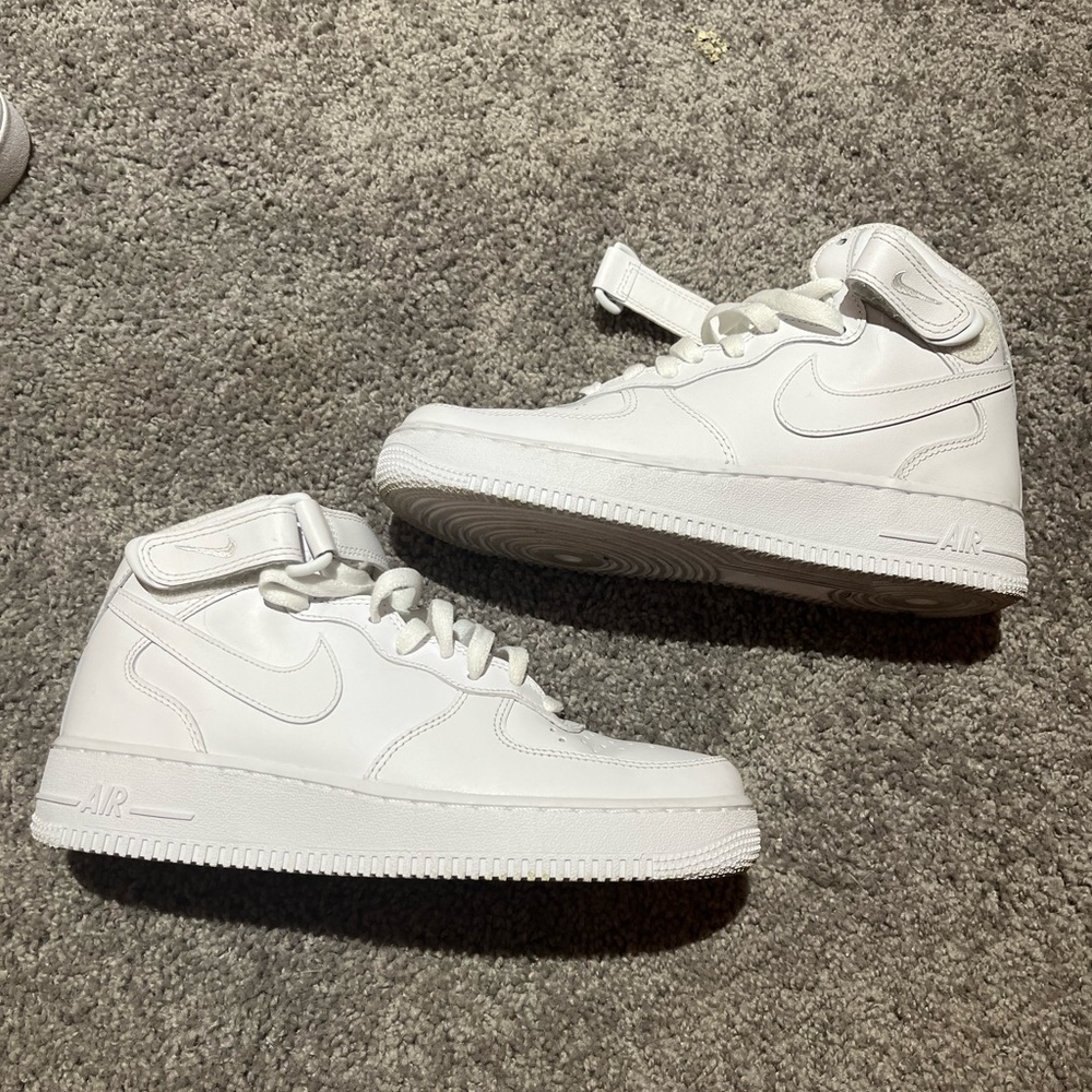 Nike Air Force 1’s (ones) - mid top!! Womens size 8 or big kids size 6!